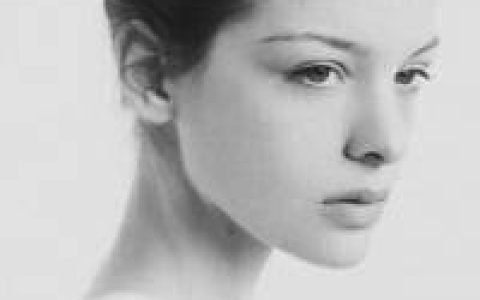 在你身边所以要坚强(伤感好看的欧美抖阴女生头像)