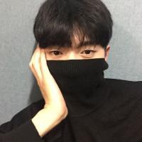 青春是一场无知的奔忙(爱自拍的男生头像生活照很真实)