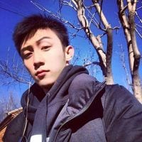 我可以洒脱放下笑着原谅(潮男黄景瑜抖阴帅气头像)