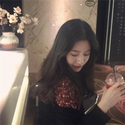 那些苍白的曾经被我们丢弃(抖阴头像女生喝饮料韩系可爱头像)