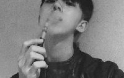 远离是厌倦还是过于喜欢(男生黑白头像伤感精选)