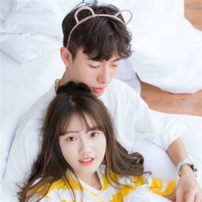 潮流好看的情侣头像一男一女(最流行的情侣头像两人在一起)