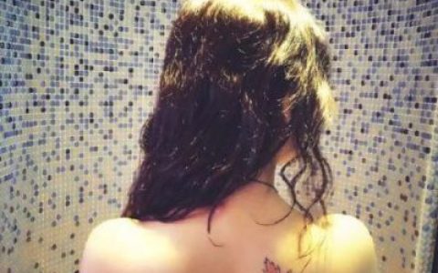 时尚情侣半身头像一男一女(简单低调的帅气个性情侣头像一对)