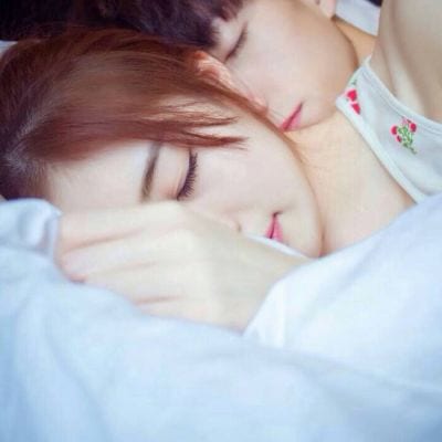 两人在一起情侣头像一男一女(最新情侣头像亲吻或拥抱一对两张)