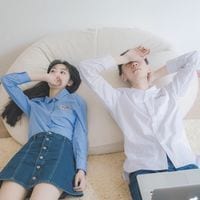 甜蜜情侣头像一男一女(两人拥抱的唯美小清新情侣头像)