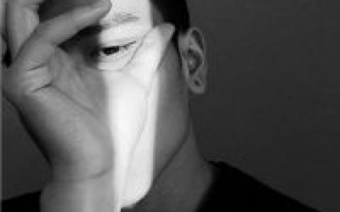 你朝我伸出手的时候(男生头像欧美复古潮流图片今日最新)