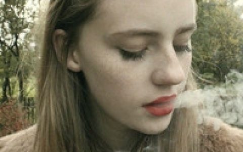 你相信一见钟情吗(欧美意境女生头像)