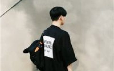 阳光切割了记忆的角度(抖阴头像男生背影背书包的最新版)