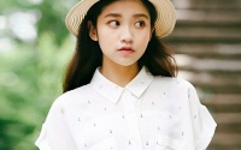 像等了多年故人的老城门(戴帽子的女生简单头像精选)