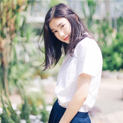 清纯笑容映射内心粉身碎骨(唯美小清新女生长发头像最新)