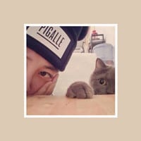 愿时光轻声爱抚我爱的少年(粗线框比较个性的情侣头像图片)
