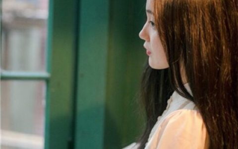 请别以为你的爱有多么高贵(小清新唯美长发女生头像)