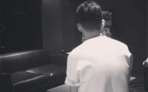 穷极一生做不完一场梦(孤独男生黑白意境头像)