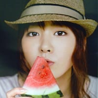 唯美带西瓜的女生头像(清凉夏日西瓜美女头像)