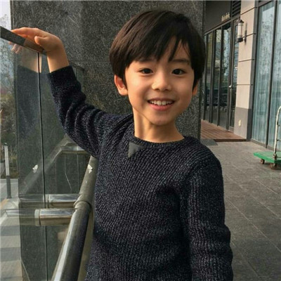 天真爱搞怪的小孩子(超萌又可爱的小男孩子头像高清)