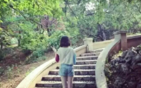 哇你男朋友会发光(90后抖阴情侣头像一男一女背影)