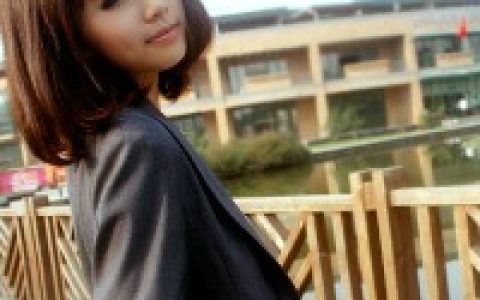 有些话不轻易说出口_青春好看的美女QQ头像
