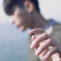 我不会从时间长短论感情深浅(高冷的头像男生伤心的)