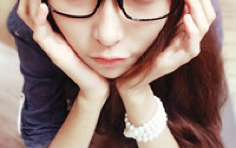 非主流女生抖阴头像_风中的思绪