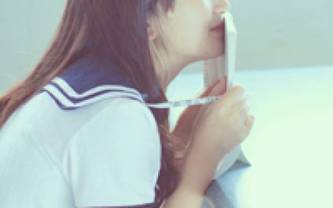 天空海阔要做最坚强的泡沫(好看的清纯穿校服气质女生头像)