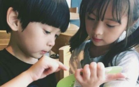 是谁续演了我们的未来(超可爱萌娃情侣头像一对两张最新)