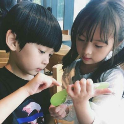 是谁续演了我们的未来(超可爱萌娃情侣头像一对两张最新)