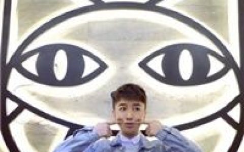 天冷加衣别指望谁给你拥抱(逗比男生抖阴头像)