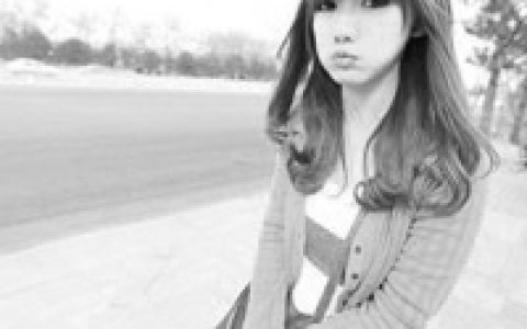 想要回到起点(黑白女生QQ头像)