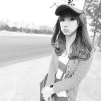 想要回到起点(黑白女生QQ头像)