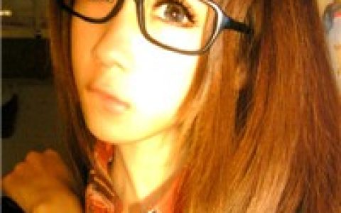 花言巧语只是逢场作戏_魅力女生非主流QQ头像