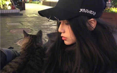 可爱又迷人的女生头像戴帽子(女生快手头像霸气可爱低于480)