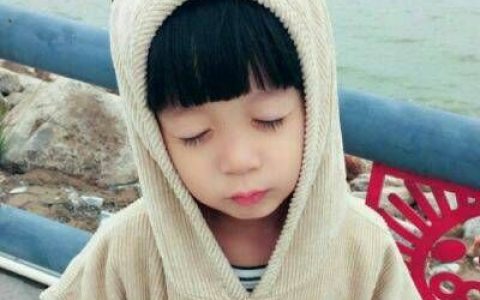 不妨大胆点去爱一个人(小男孩头像可爱帅萌图片最新)