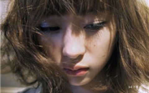 我们都忙着遗忘过去_非主流伤感女生QQ头像