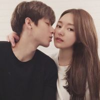 请给我一个幸福的未来(抖阴头像情侣一对一张接吻的精选)