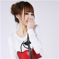 假如爱情可以解释_青春靓丽的非主流女生QQ头像
