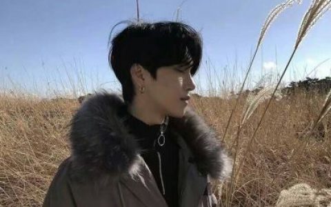 执一人手偕老不相弃(抖阴头像帅哥高清头像阳光清新)