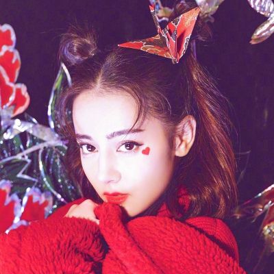 咬紧牙关的拼命努力(迪丽热巴最新图片大全可爱)
