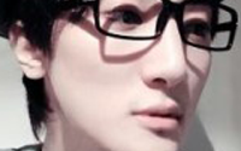 帅气好看的抖阴男生头像(QQ眼镜控男生头像大全)