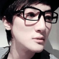 帅气好看的抖阴男生头像(QQ眼镜控男生头像大全)