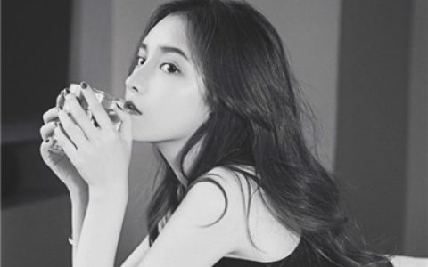 乐天派小女人湿了眼角的泪(最新版女生长发侧面伤感头像)