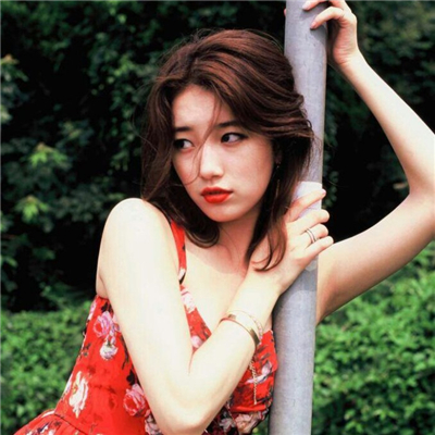 怎么会有这么好看的小姐姐(裴秀智短发可爱搞怪头像高清)