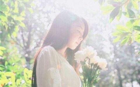 收起你的虚伪滚出我的世界(女生长发唯美捧花头像大全)