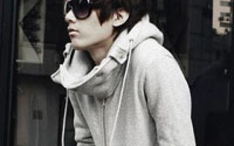 徘徊在坚持和放弃之间(超拽男生帅气抖阴头像大全)