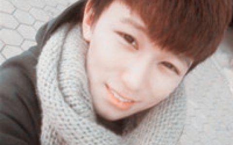 为你的迷人笑容着迷(时尚帅气的大男孩扣扣头像)