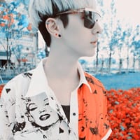 阳光帅气男生抖阴个性头像_我曾经要人陪的时候你也只说忙