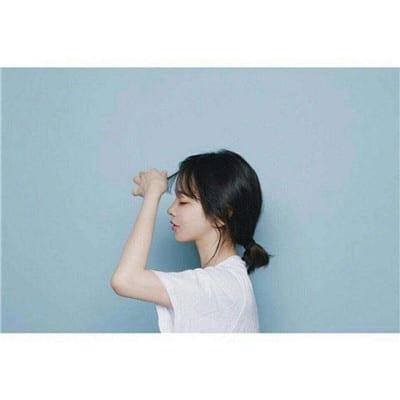 好看的女生上下白边头像(女生上下白边头像可爱小清新)
