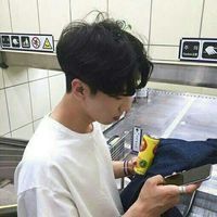 一辈子只爱一个人不丢人(颓废忧伤的帅气男生头像大全)