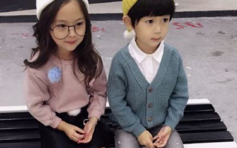 可爱小孩情侣头像一男一女(小孩情侣头像超萌一对两张最新)