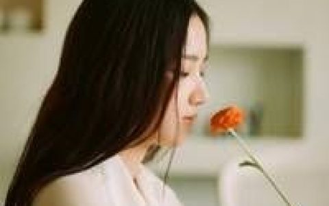 爱是一瞬间的怦然心动(美女鲜花唯美小清新头像)