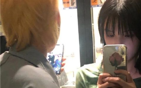 这一年很简单既乱且快(小众情侣头像无水印最新版)